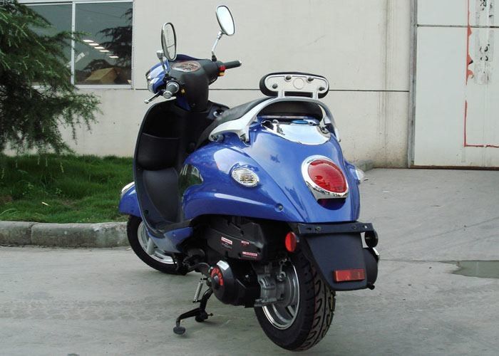 50cc/125cc 2つの座席、2が付いている小型のバイクのスクーターは大人のためのスクーターを動かします
