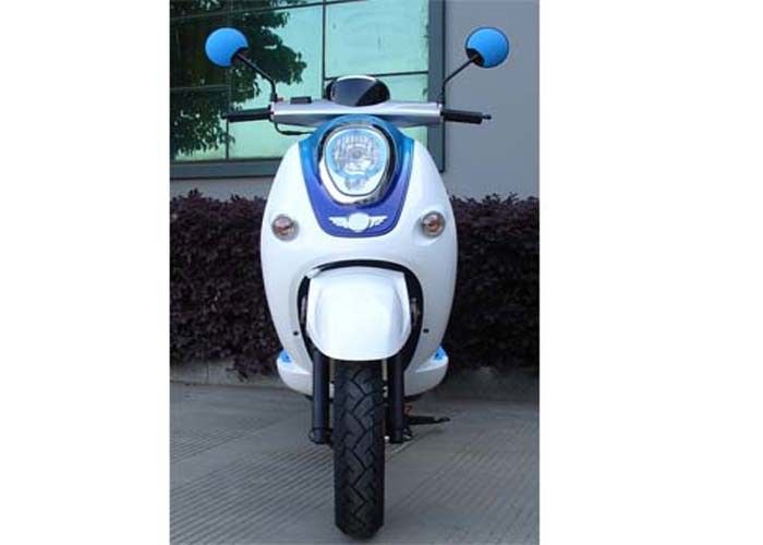 2箱の背面図ミラー/後部箱が付いている白く/青50cc小型バイクのスクーター
