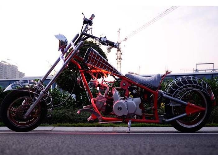 スパイダーマン様式50ccの通りの法的オートバイ、注文のHarleyのチョッパー12V電池3Lタンク