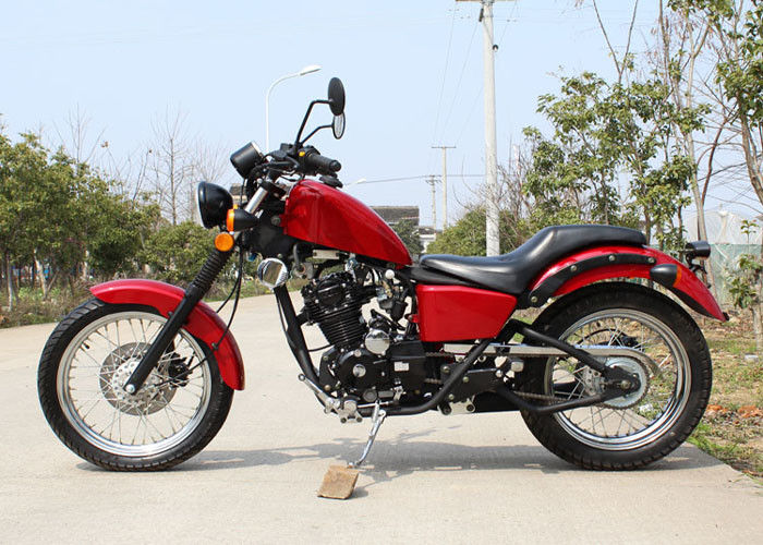 赤い250ccチョッパーのオートバイ5マニュアル トランスミッションが付いている低い石油消費90のkm/hの