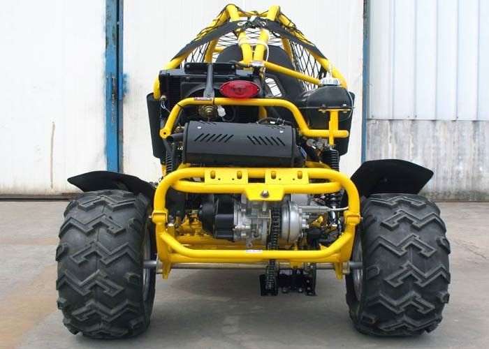 雨の日の道Kartを離れて、250ccは水3つのヘッドライトの網/フェンダーと冷却されるKart行きます