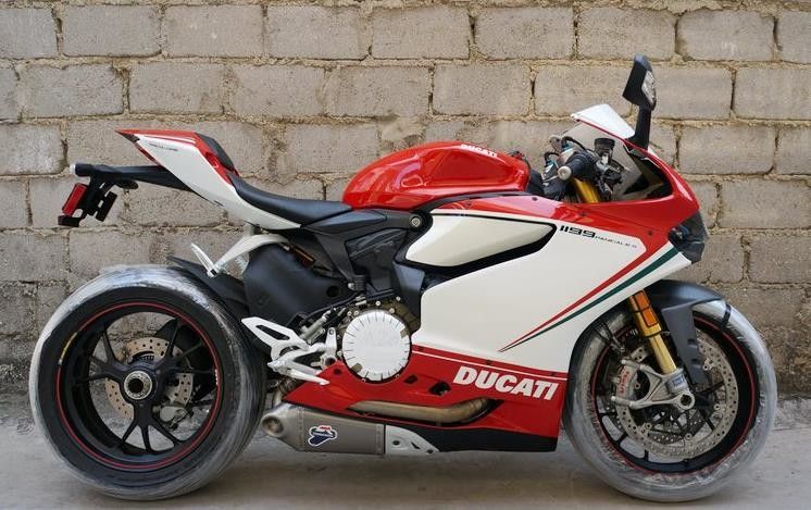 4ストローク1199ccの90° 「L」対シリンダーの強力なオートバイのDucati様式