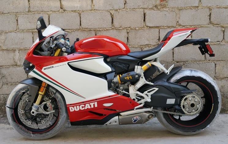 4ストローク1199ccの90° 「L」対シリンダーの強力なオートバイのDucati様式