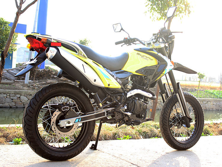 250ccはシリンダー4打撃のチェーン ドライブが付いている空気によって冷却される土のバイクのオートバイを選抜します