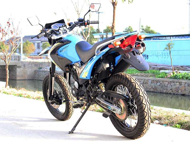 250ccはシリンダー4打撃のチェーン ドライブが付いている空気によって冷却される土のバイクのオートバイを選抜します