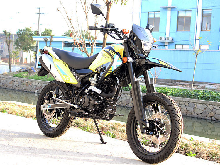 250ccはシリンダー4打撃のチェーン ドライブが付いている空気によって冷却される土のバイクのオートバイを選抜します