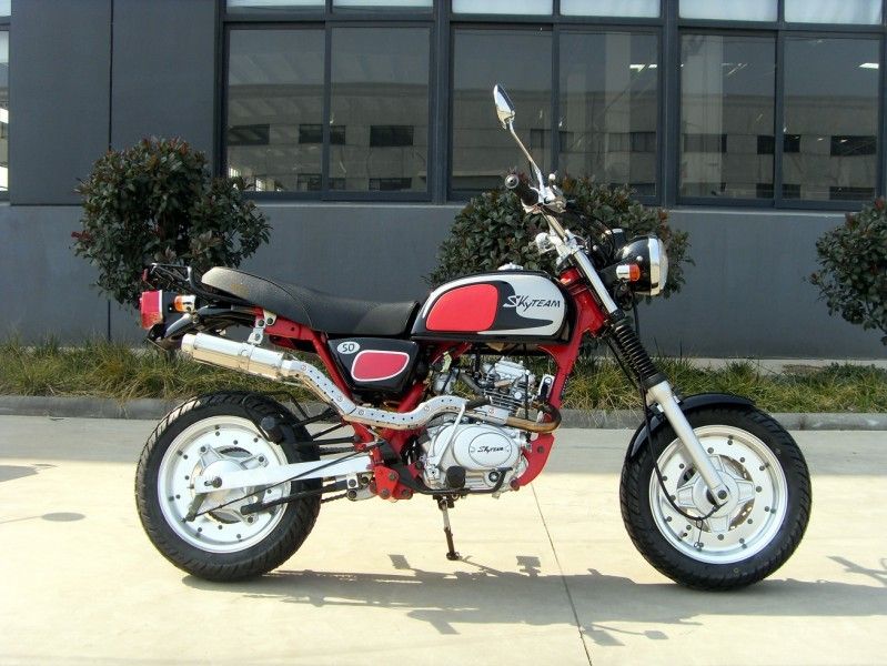 50cc古典的な広いハンドルバー/速度計および表示ランプが付いている小型土のバイクのオートバイ