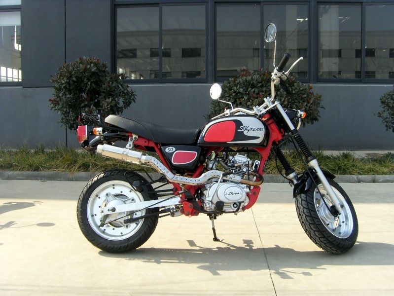 50cc古典的な広いハンドルバー/速度計および表示ランプが付いている小型土のバイクのオートバイ