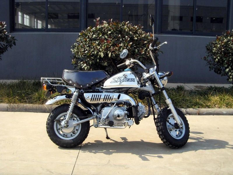 125cc 4つの速度ギヤが付いている小型土のバイクのオートバイのMotorrad Chromeの版