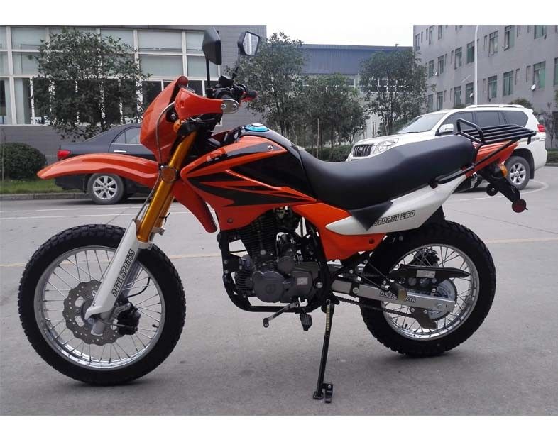 空冷のバランス シャフト エンジンを搭載する道のオートバイを離れた229cc空冷の土のバイクのオートバイ