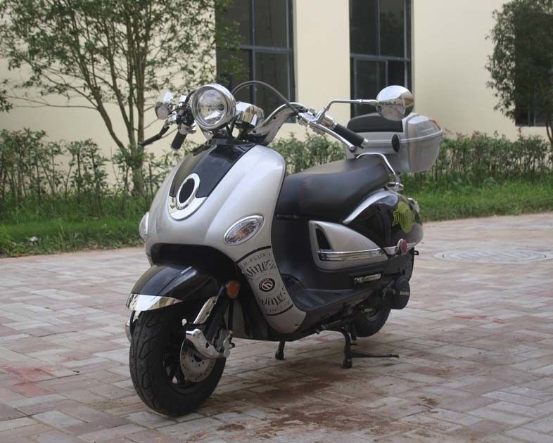 前部ディスクを持つ大人のための電気/蹴り150ccのガソリン式のスクーターはドラムを育てます
